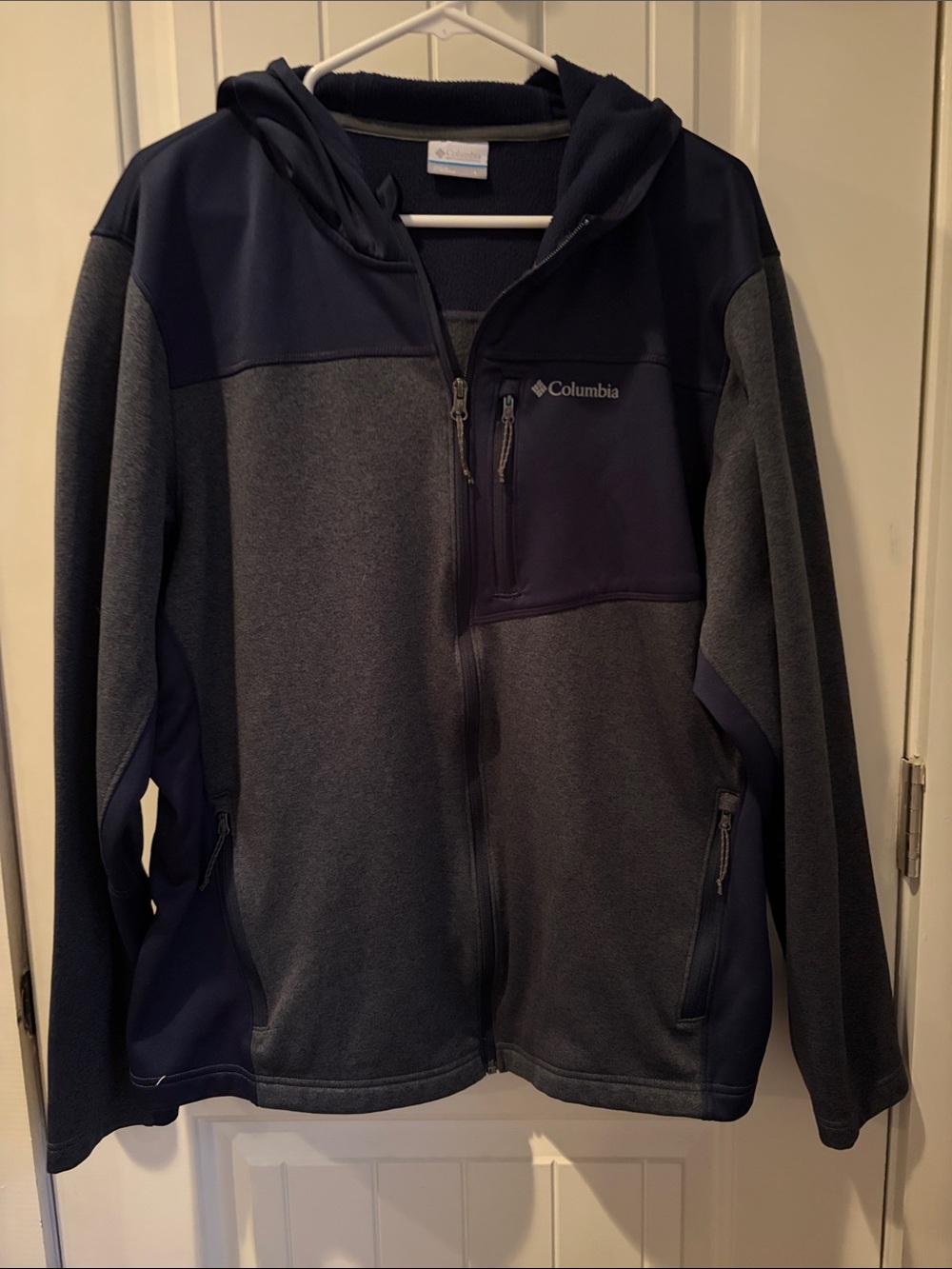 Columbia Men's Hooded Performance Jacket in Dark Gray and Navy